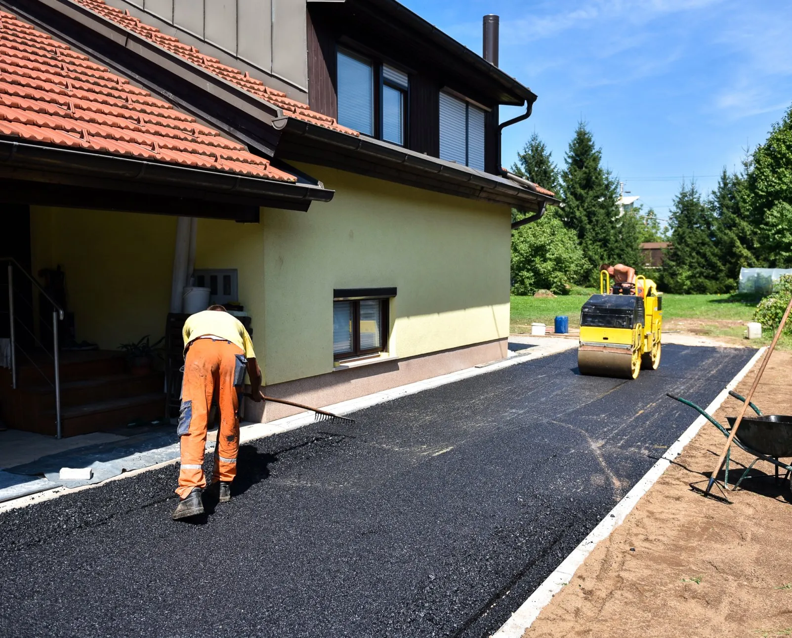 Asphalt driveway repaving in Jacksonville, FL